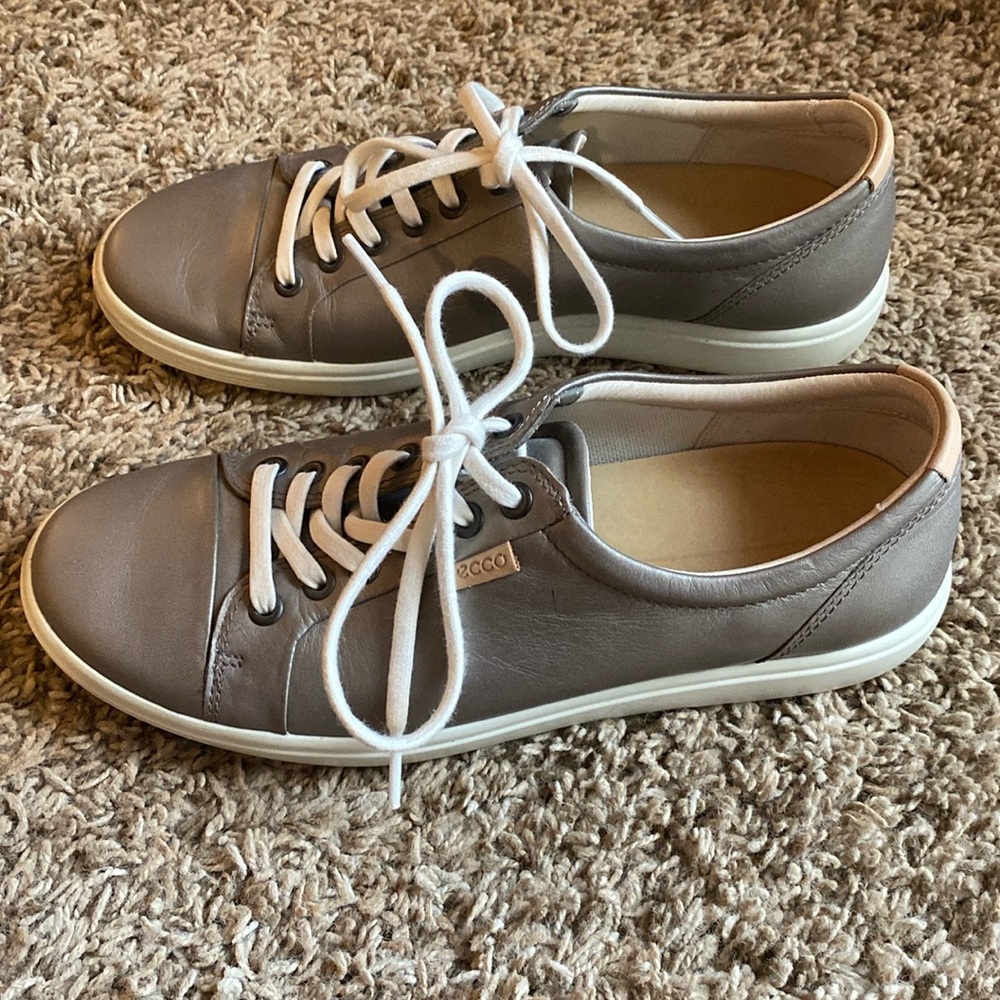 Ecco Sneakers women’s size 9 (40)